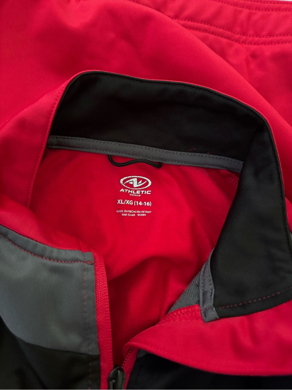 Tracksuit - Picture 4 of 7